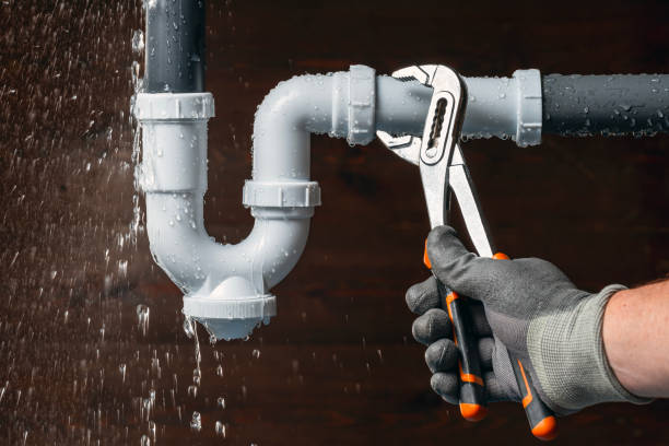Professional Leak Detection technician working in Devine, TX